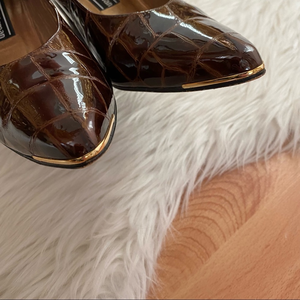Stuart Weitzman Croc Embossed Gold Line Pumps - image 4